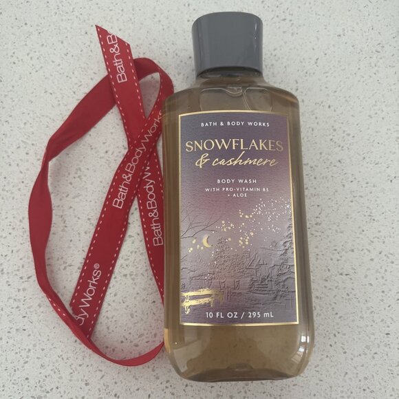 Bath & Body Works Snowflakes & Cashmere Body Wash Aloe& B5 Discontinued 10 oz - Picture 1 of 3